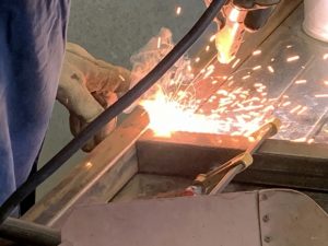 溶接工場に休憩室を設置するメリット・デメリットとは？
