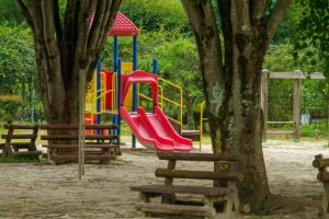 公園でタバコ吸っても大丈夫？喫煙所設置の条件とは